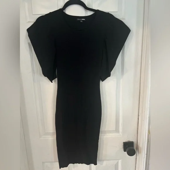 Elegant Black Dress - Picture 1 of 2